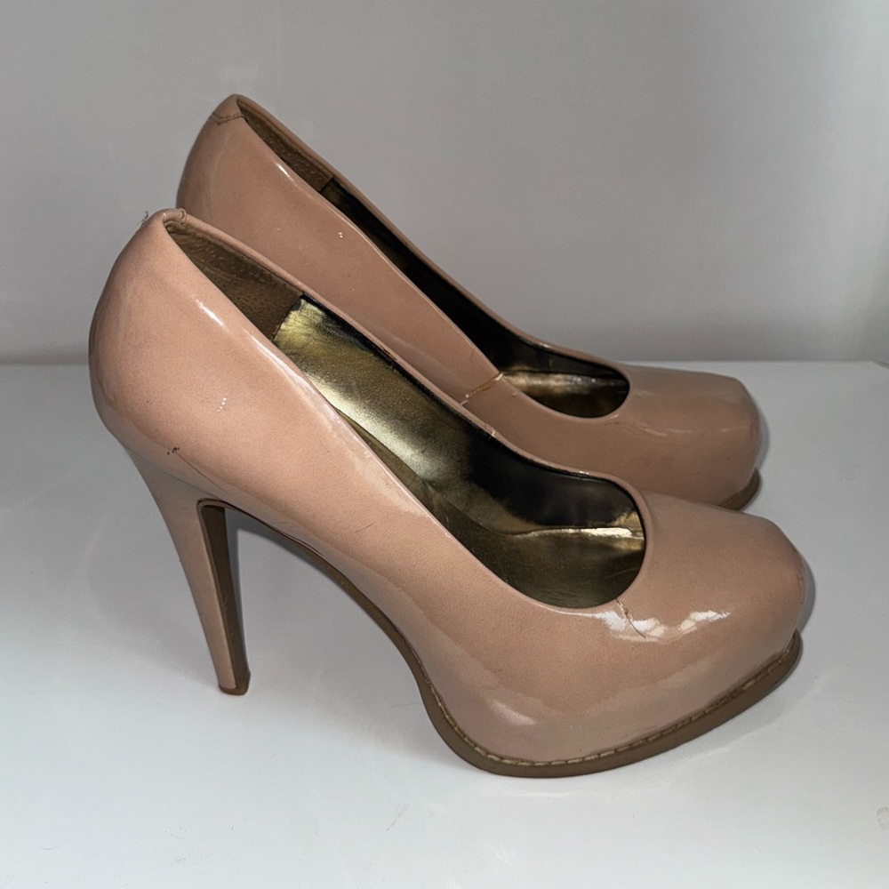 Vera Wang Nude Heel size 7